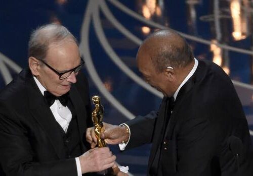 Ennio Morricone vince il Premio Oscar 2016 per la Miglior colonna sonora per il film The Hateful Eight